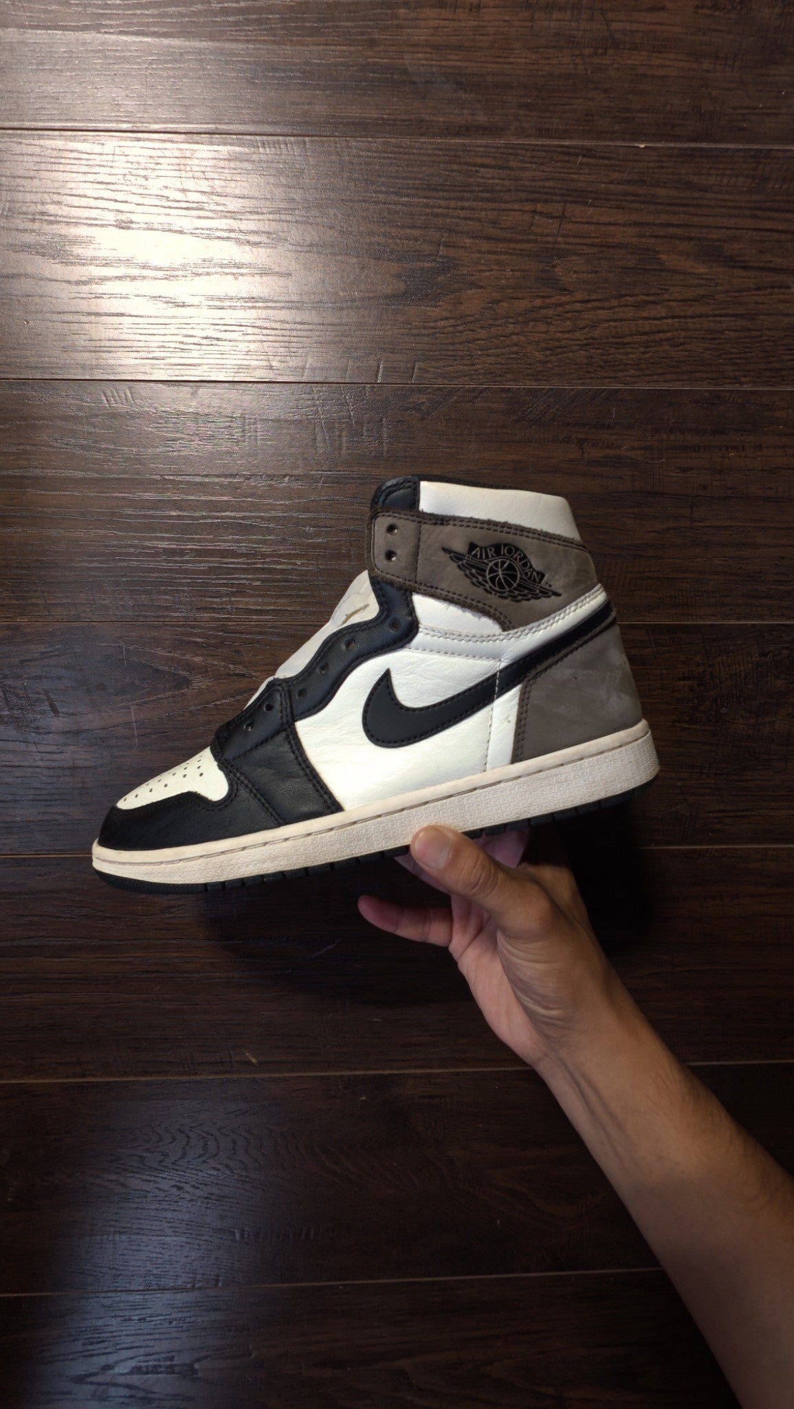 Jordan 1 Retro High OG Dark Mocha [USED] - 9 M