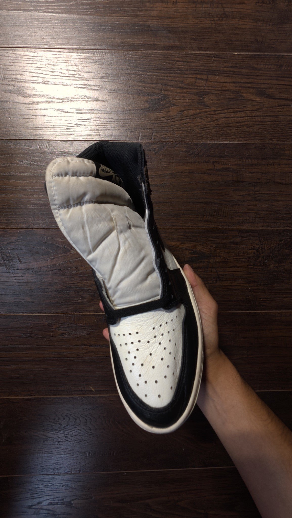 Jordan 1 Retro High OG Dark Mocha [USED] - 9 M