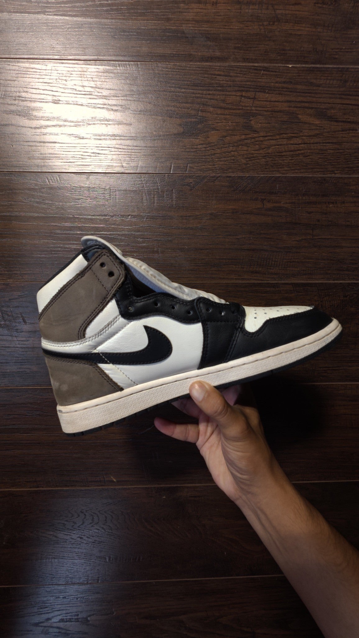 Jordan 1 Retro High OG Dark Mocha [USED] - 9 M
