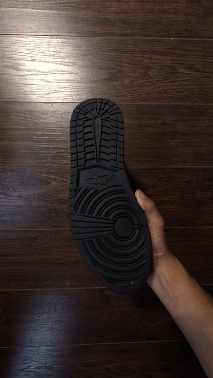 Jordan 1 Retro High OG Dark Mocha [USED] - 9 M