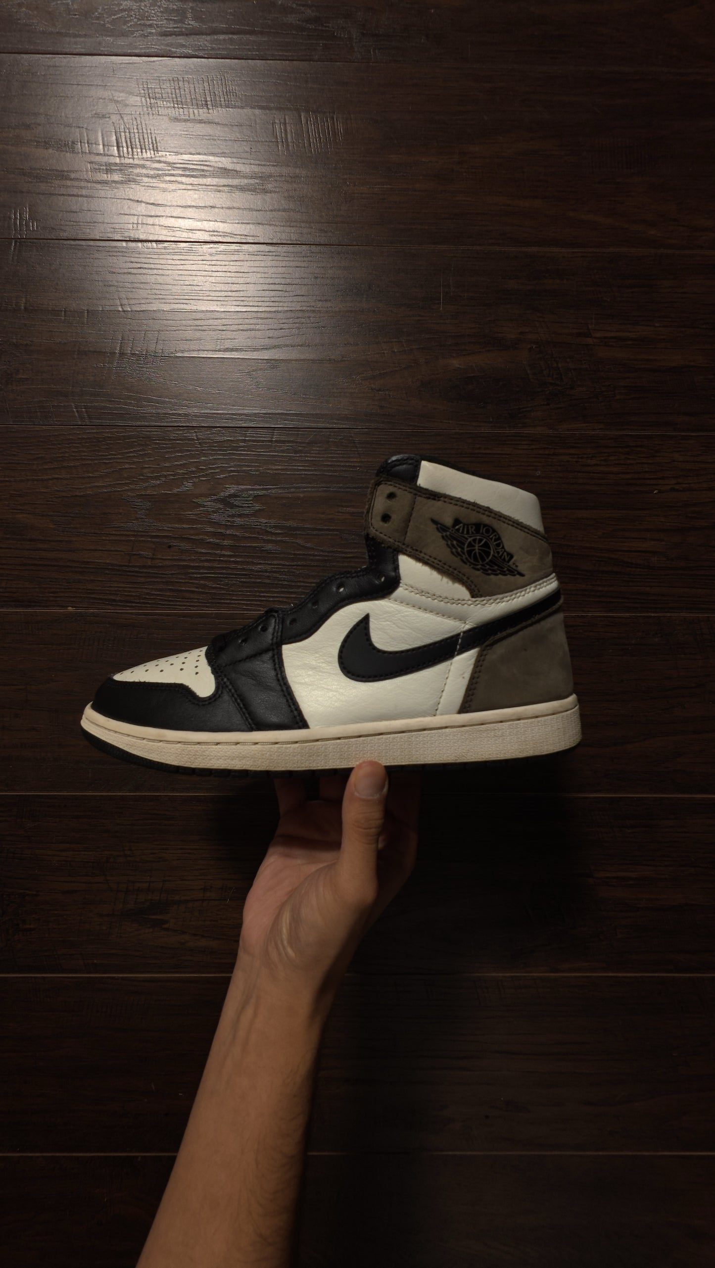 Jordan 1 Retro High OG Dark Mocha [USED] - 9 M