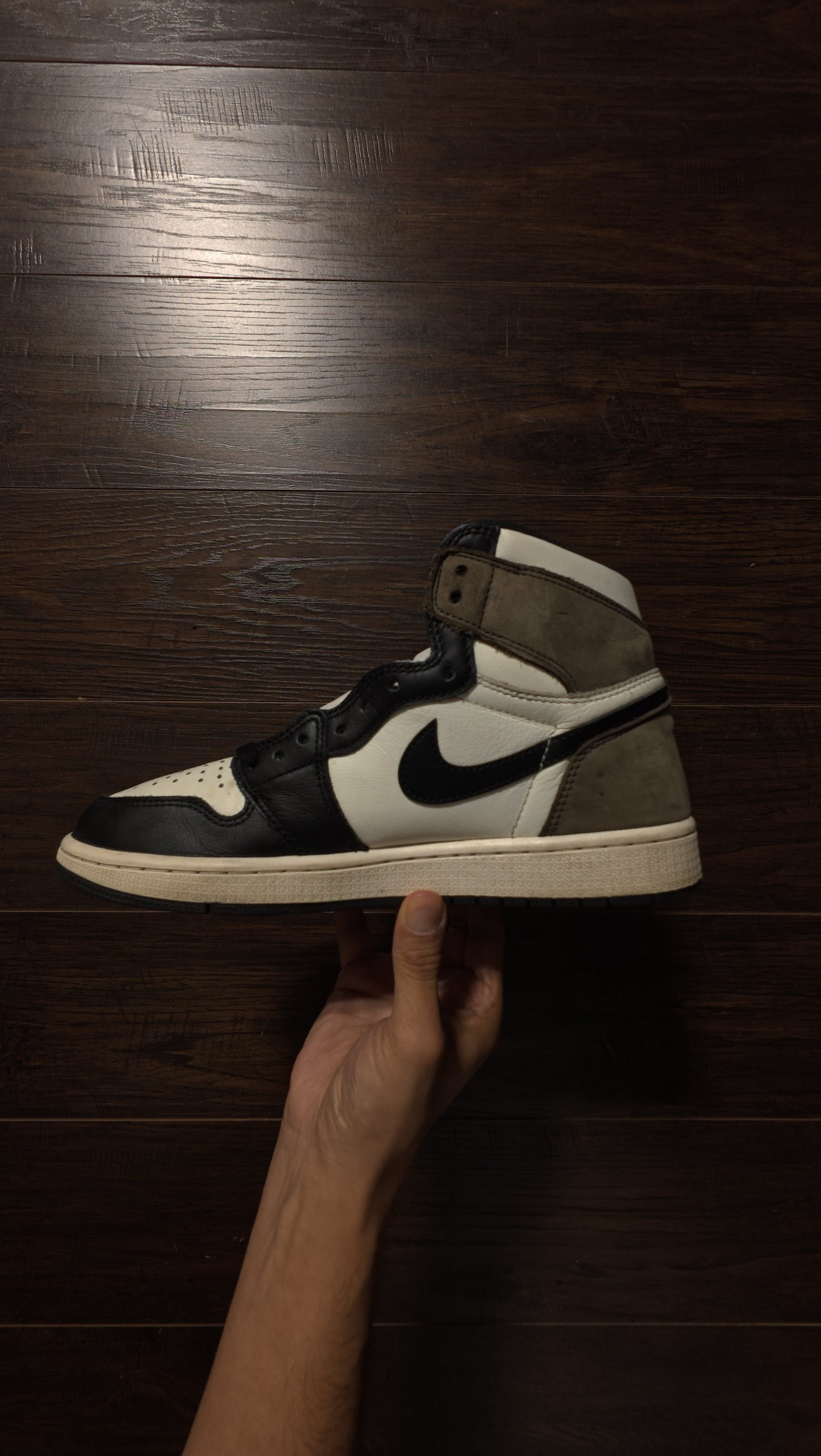Jordan 1 Retro High OG Dark Mocha [USED] - 9 M