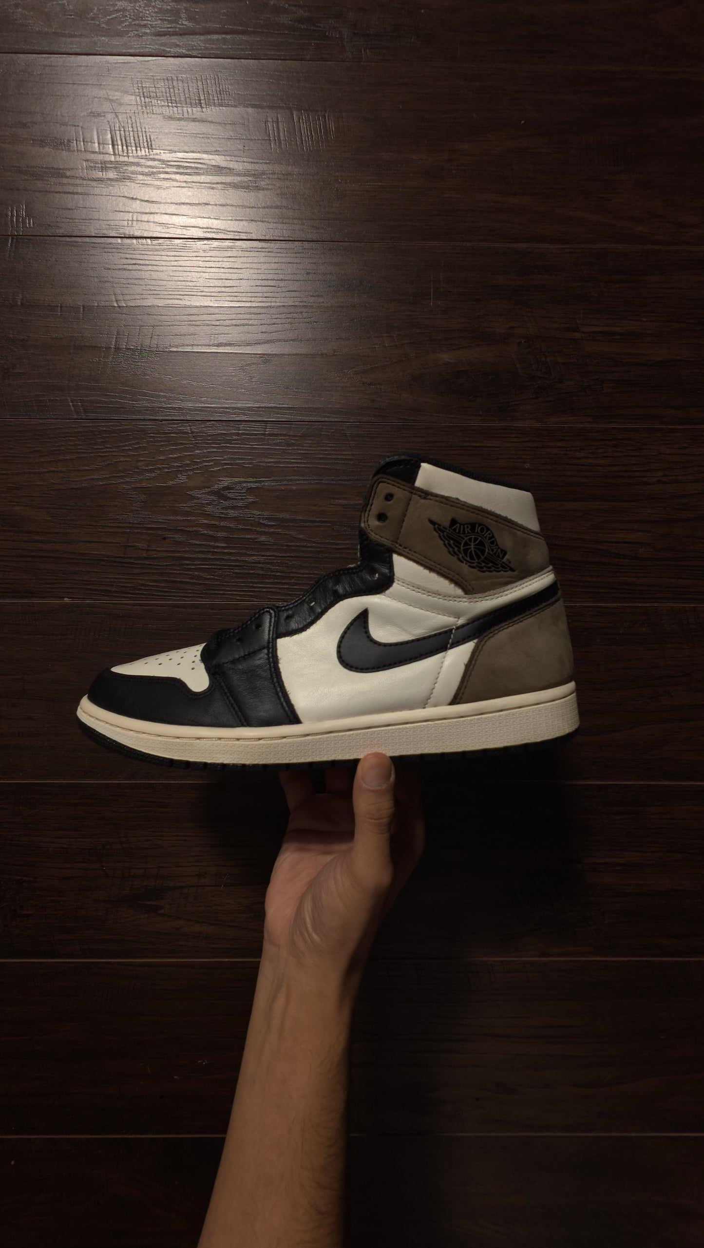 Jordan 1 Retro High Dark Mocha [USED] - 10.5 M