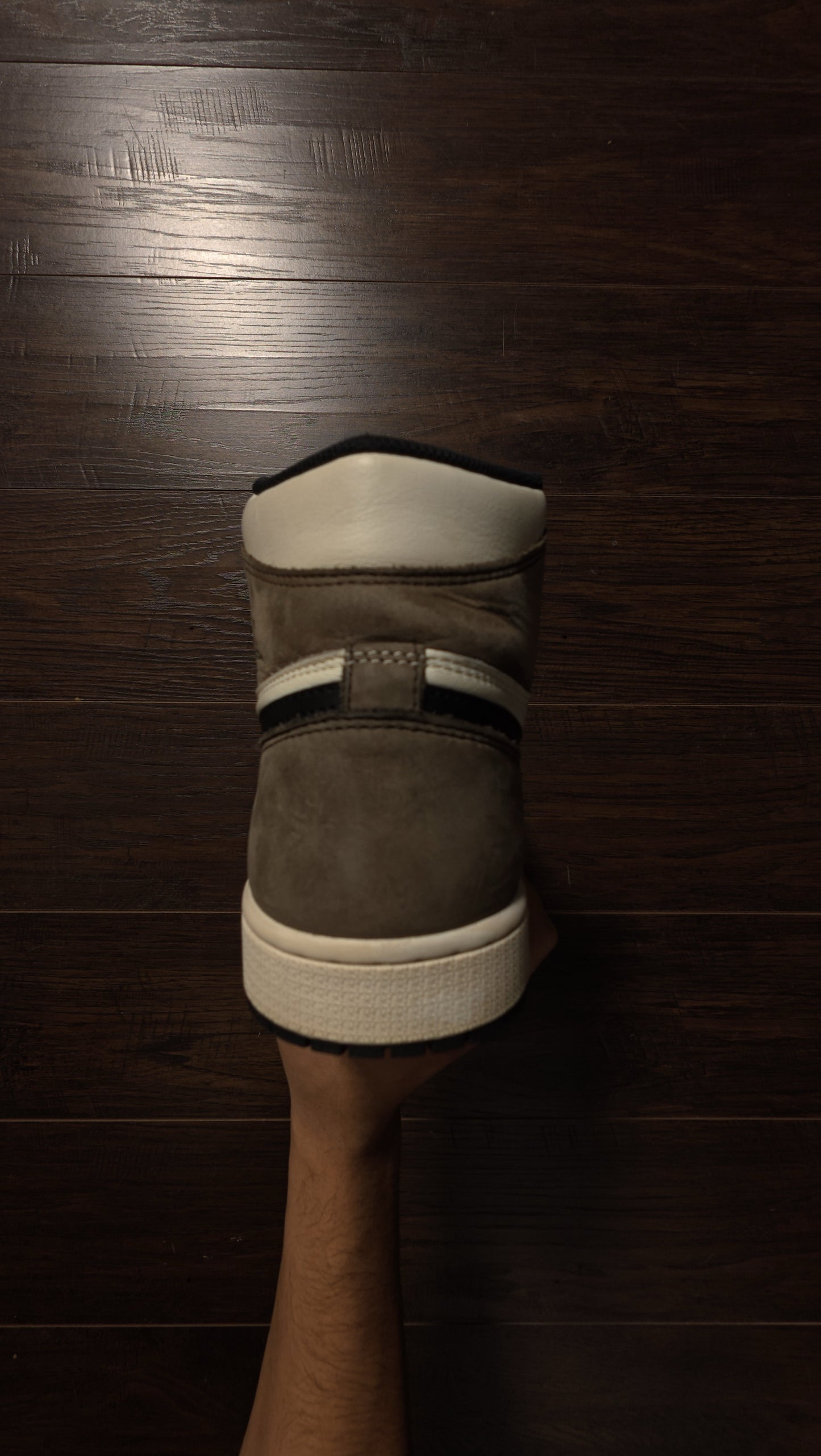 Jordan 1 Retro High Dark Mocha [USED] - 10.5 M