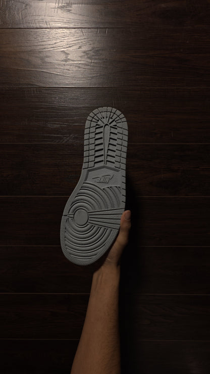 Jordan 1 Retro High Hyper Royal Smoke Grey [USED] – 11M