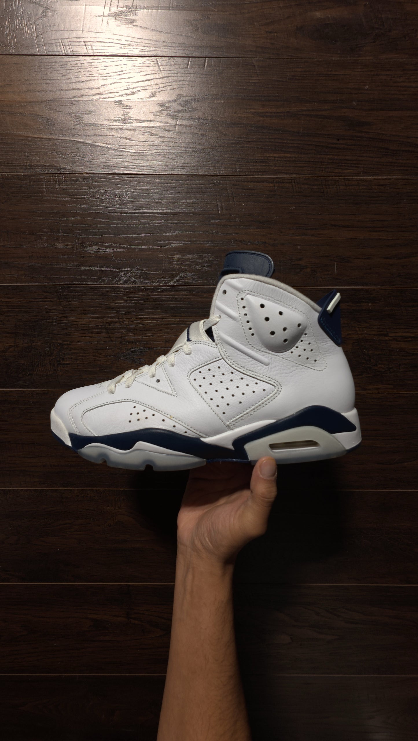 Jordan 6 Retro Midnight Navy (2022) [USED] – 11M