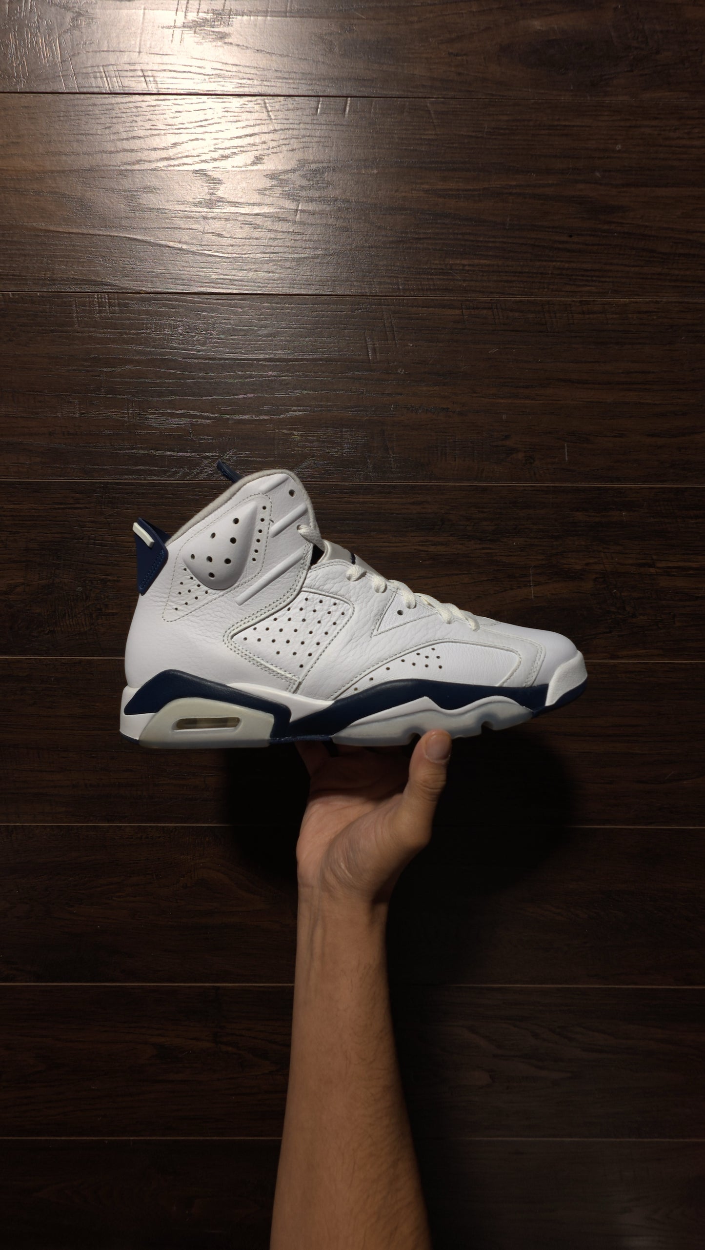 Jordan 6 Retro Midnight Navy (2022) [USED] – 11M