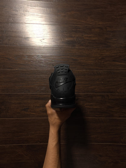 Jordan 4 Retro Black Cat (2025) [USED] - 7.5M