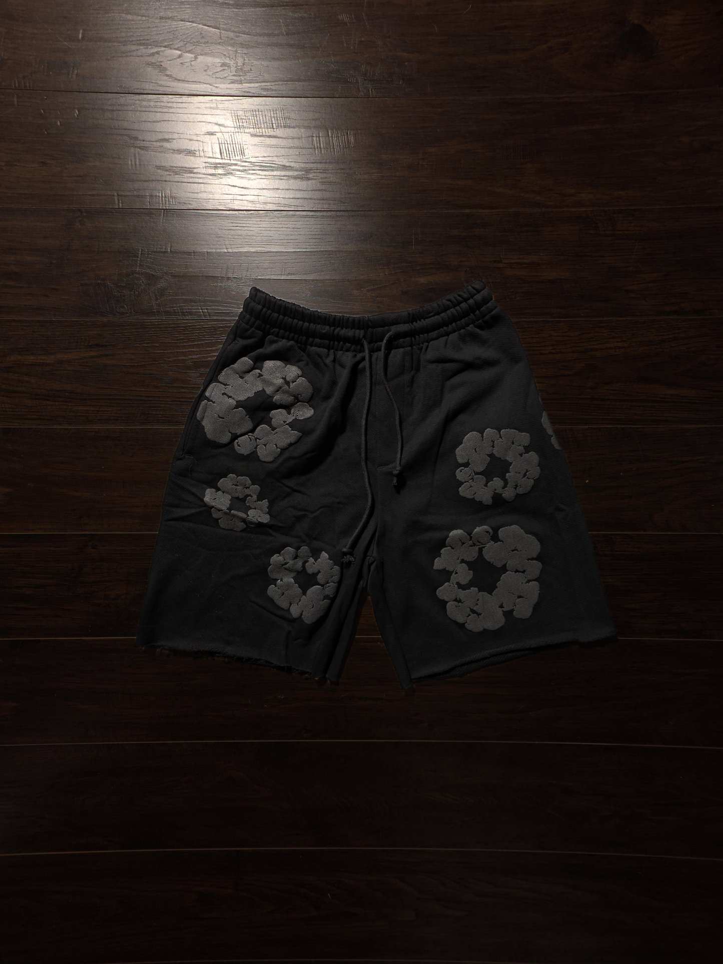 Denim Tears Faded Mono Cotton Wreath Sweatshorts Black [NEW]