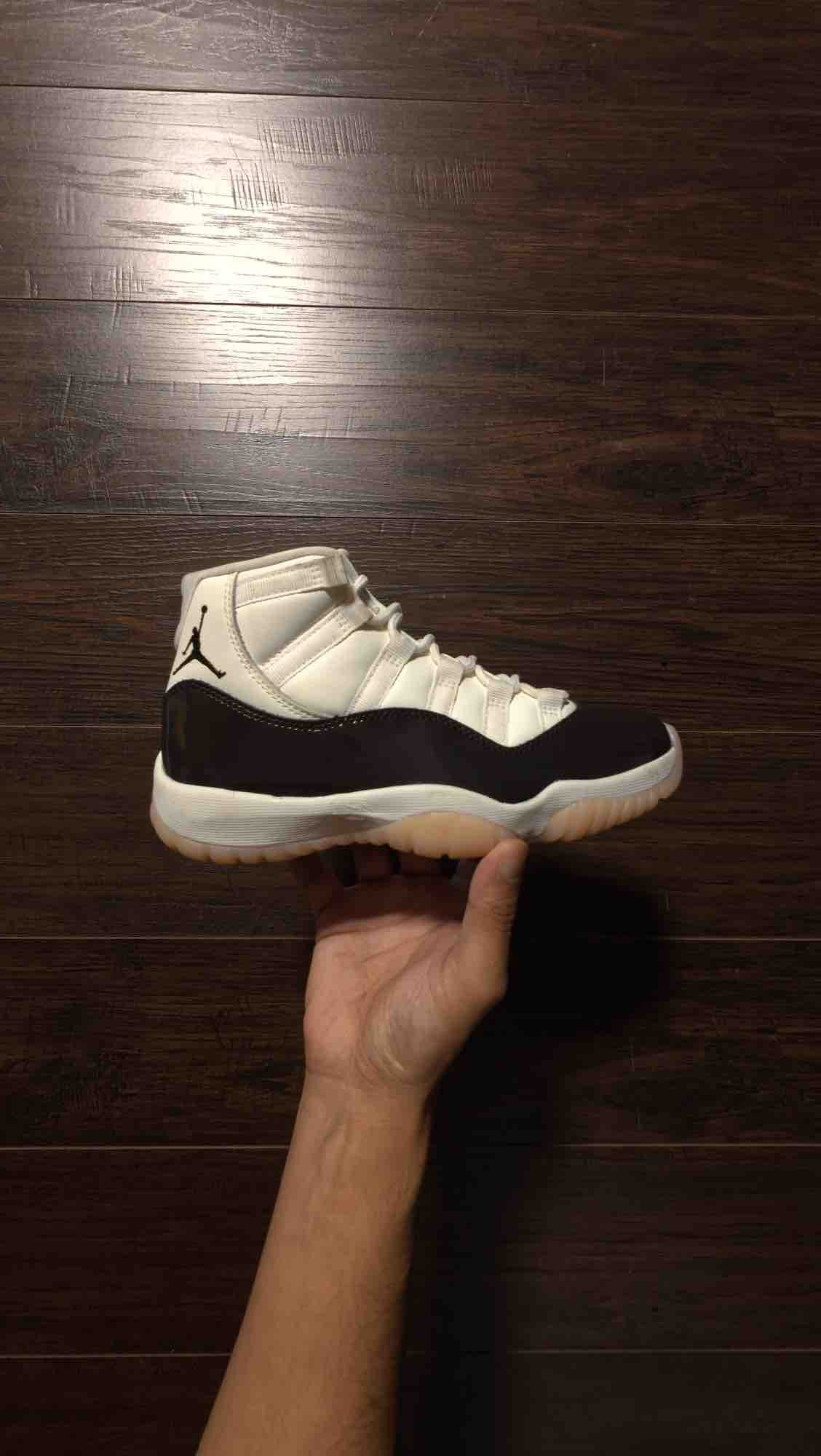 Jordan 11 Retro Neapolitan (Women's) [USED] - 6W