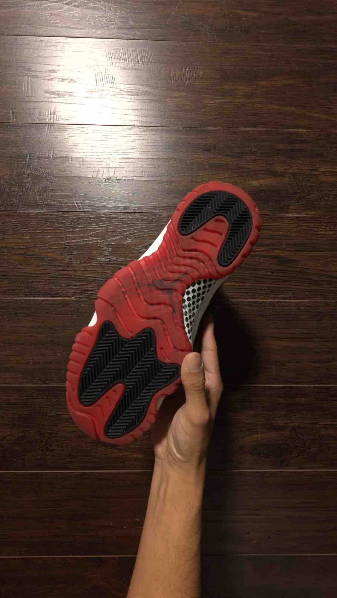 Jordan 11 Retro Playoffs Bred (2019) [USED] - 9 M