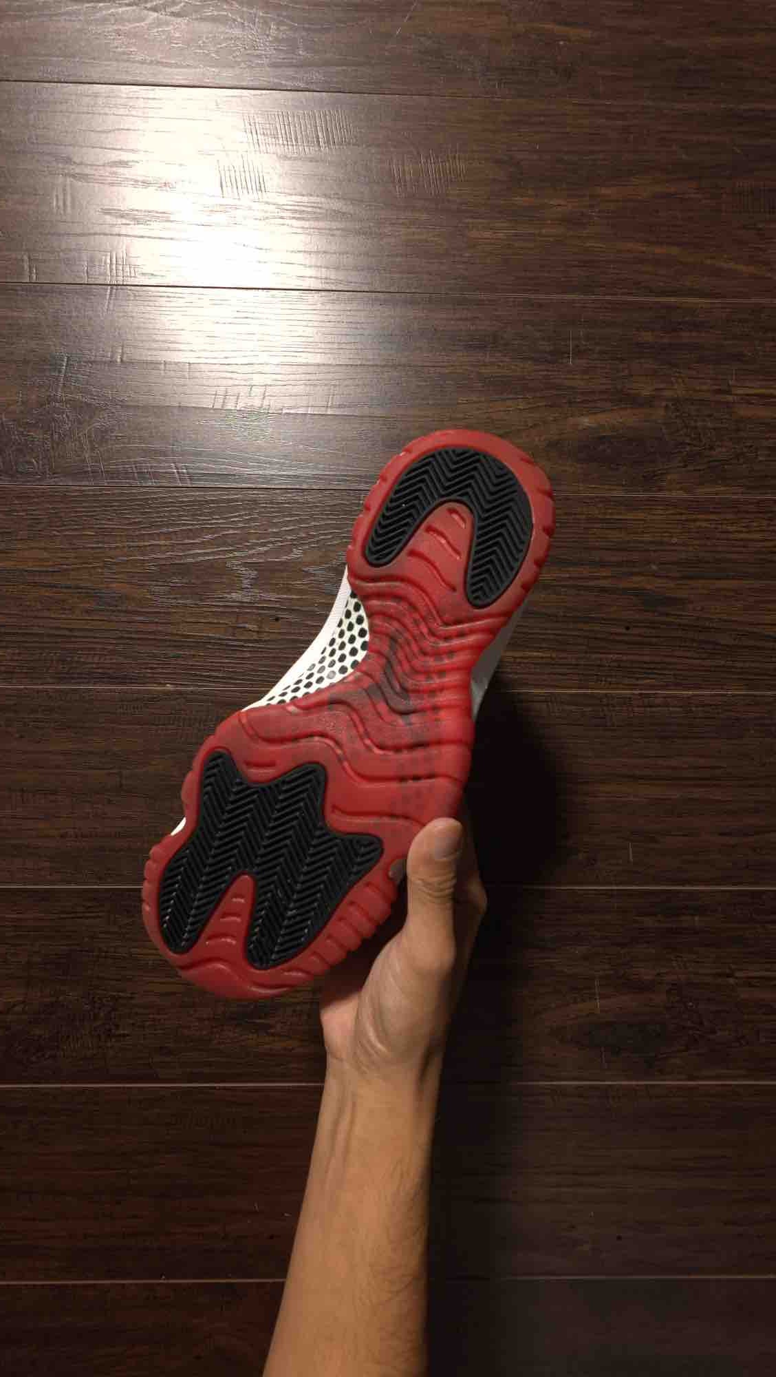 Jordan 11 Retro Playoffs Bred (2019) [USED] - 9 M