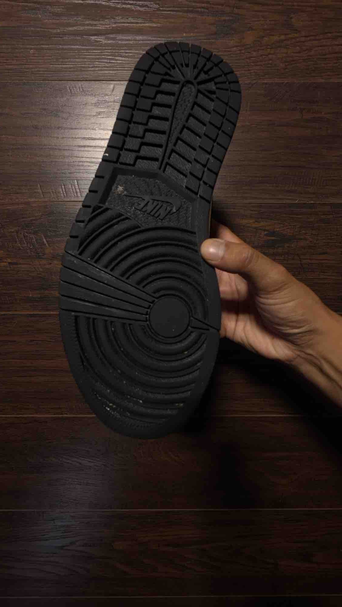 Jordan 1 Retro High Dark Mocha [USED] - 10.5 M