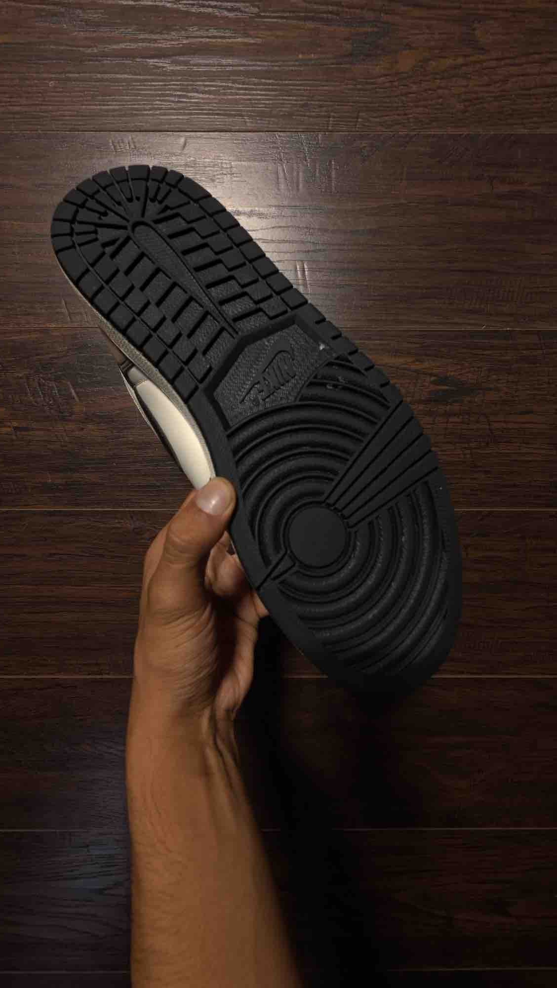 Jordan 1 Retro High Dark Mocha [USED] - 10.5 M