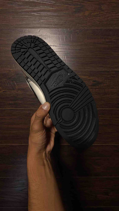 Jordan 1 Retro High Dark Mocha [USED] - 10.5 M