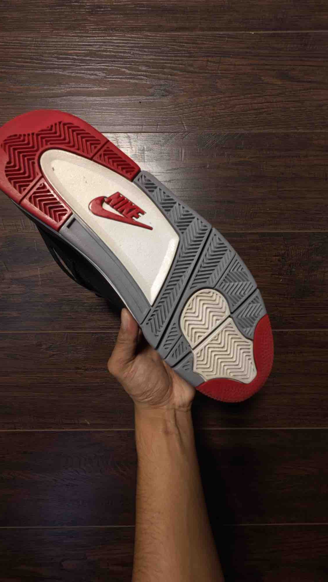 Jordan 4 Retro Bred (2019) [USED] - 11 M