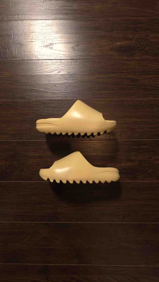 adidas Yeezy Slide Desert Sand [USED] - 7Y