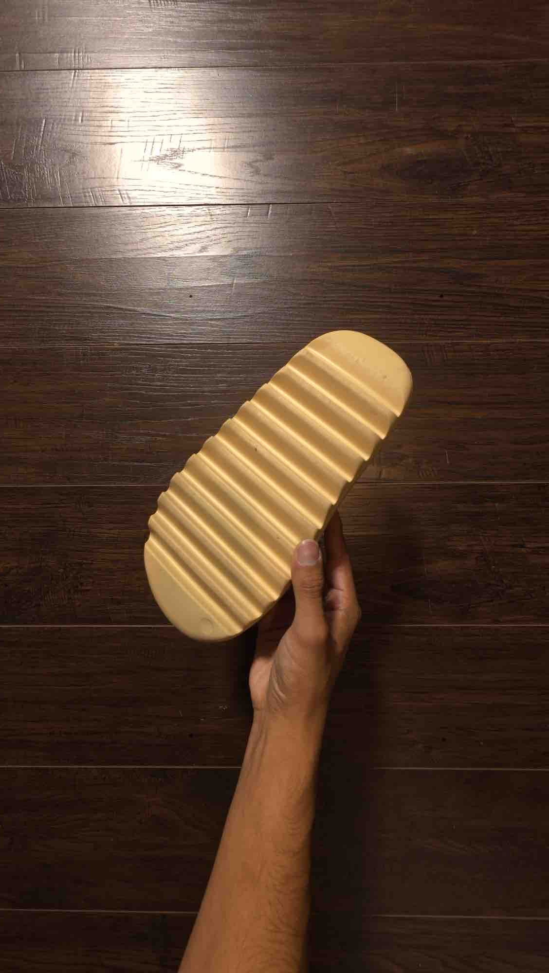 adidas Yeezy Slide Desert Sand [USED] - 7Y