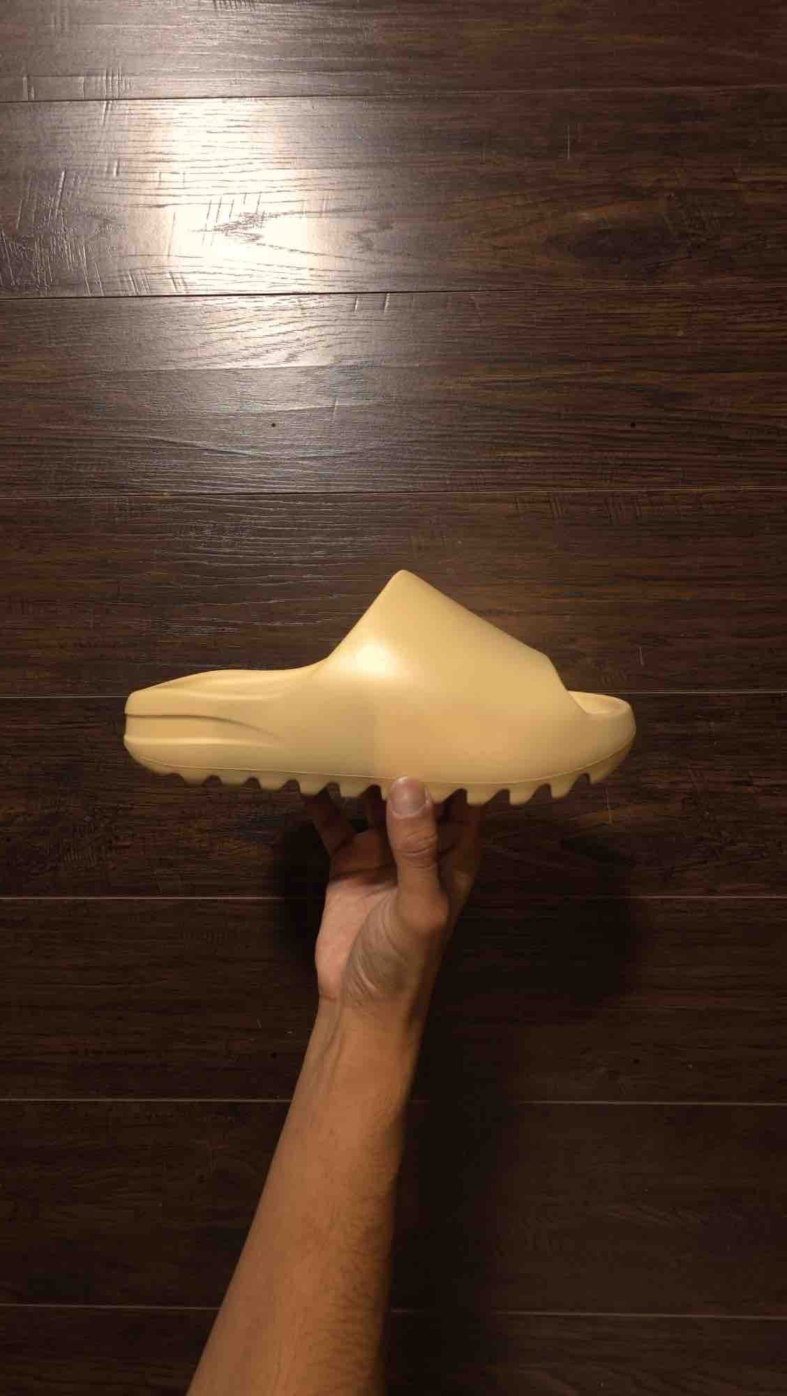 adidas Yeezy Slide Desert Sand [USED] - 7Y