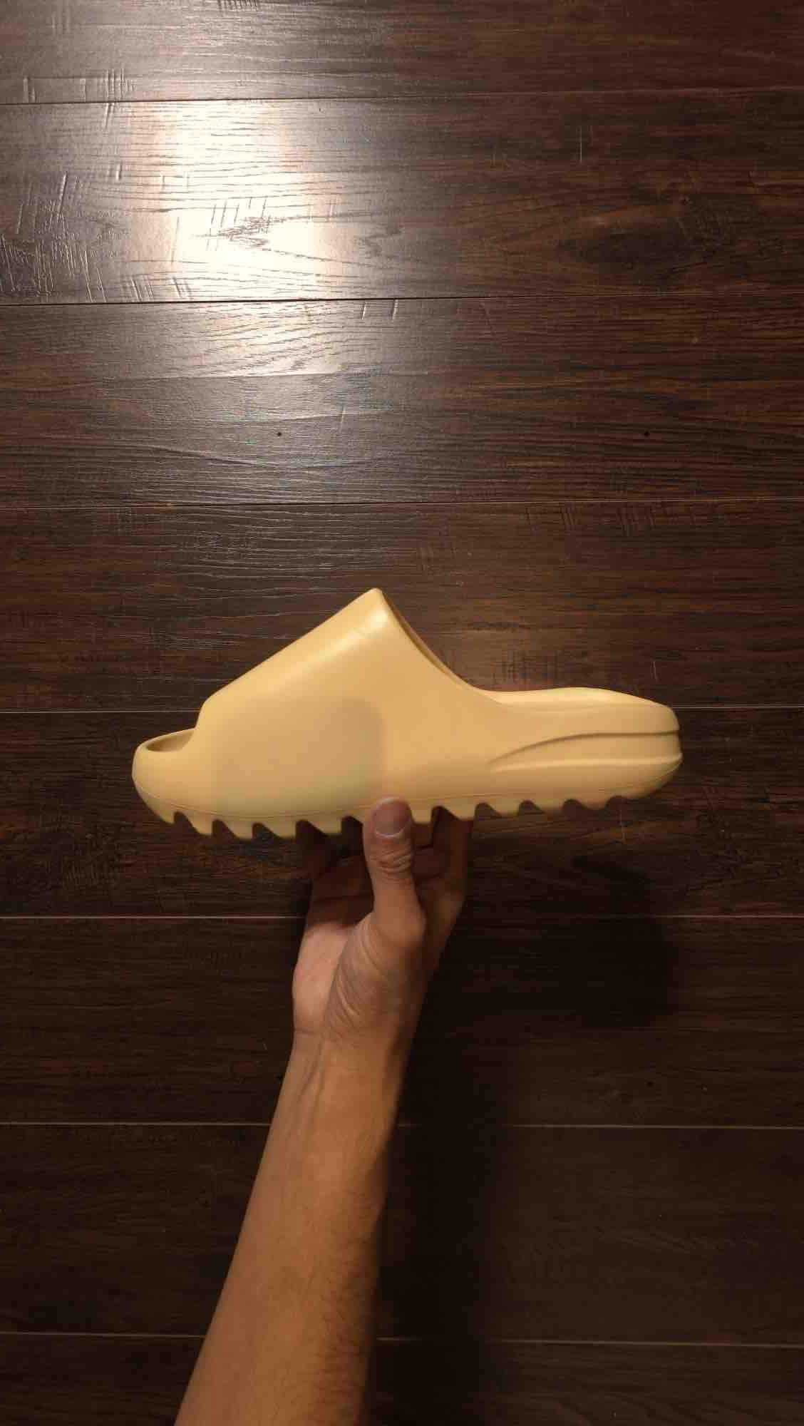 adidas Yeezy Slide Desert Sand [USED] - 7Y