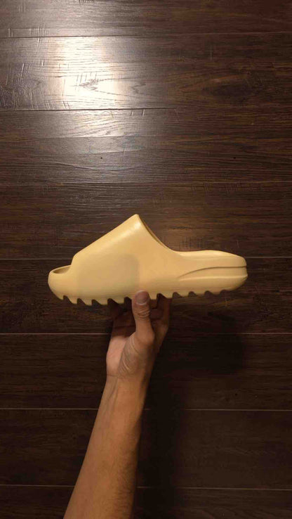 adidas Yeezy Slide Desert Sand [USED] - 7Y